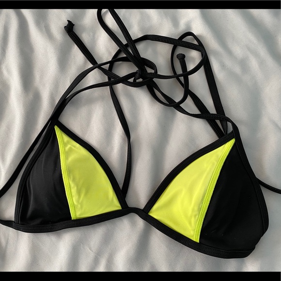 Yellow/Black Triangle bikini top - Picture 2 of 4